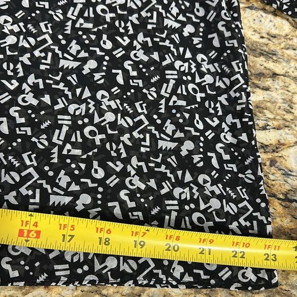 Chic Abstract Print Black And White 7/8 Length Top Blouse Size M - Picture 7 of 8